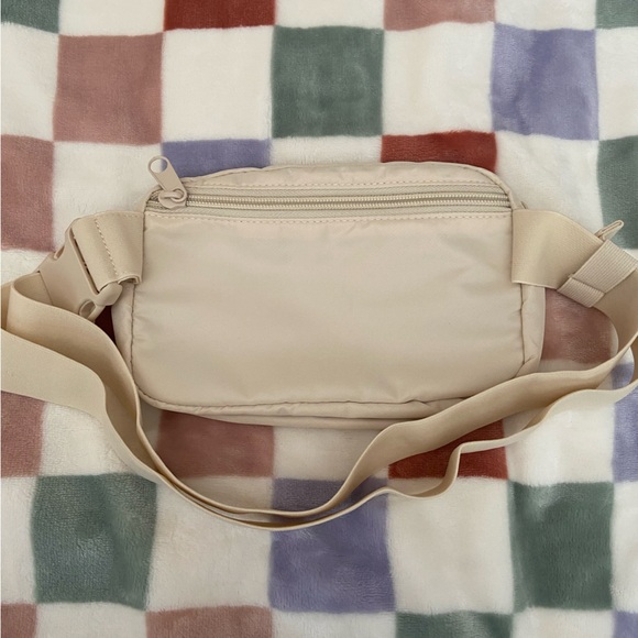 VICTORIAS SECRET PINK BELT BAG IN CREAM - Picture 2 of 6